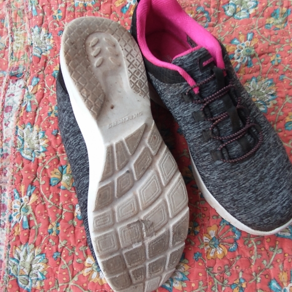 Sketchers Shoes - Picture 2 of 2